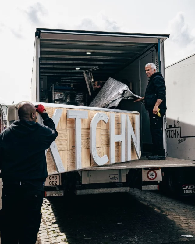 🚛 Let’s goooo!
Trucks loaded, team on fire, vibes through the roof.
Big thanks to our logistics crew!