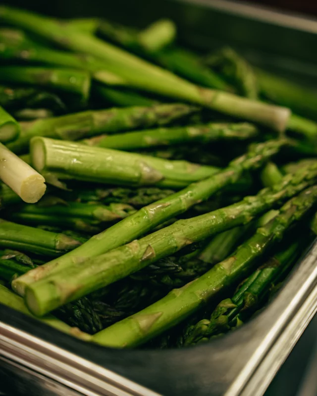 🌿 Asparagus season is coming to an end!
Thank you to our producers — and to you — for celebrating this exceptional vegetable with us.
Now it’s time for summer flavours… 🔅🍅