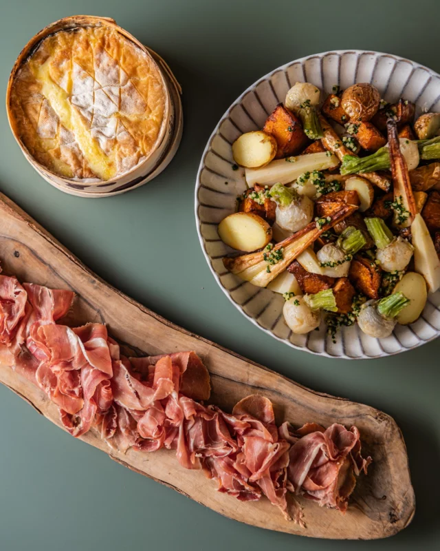 Haven’t had the chance to fully enjoy the end of the year yet?

There’s still time to treat yourself to our HOT° MELTED MENU, with oven-baked Mont d’Or with thyme and honey as the star of the show, served with plenty of goodies on the side.